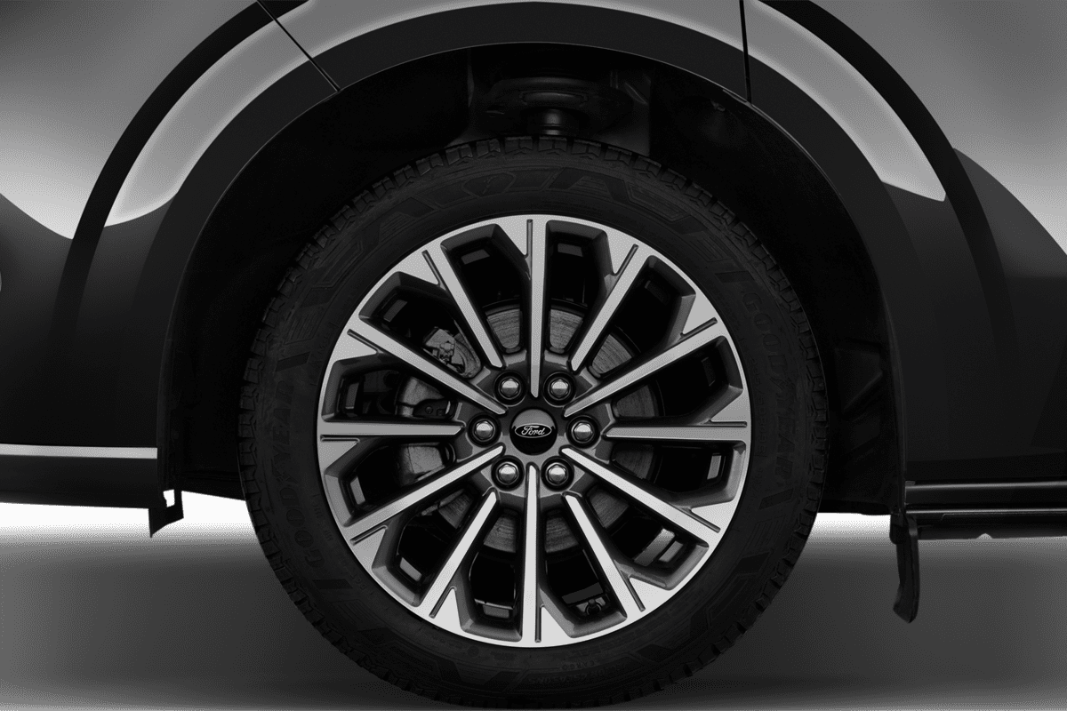 Radkappe oder Felge eines Ford Tourneo Custom Plug-In-Hybrid 