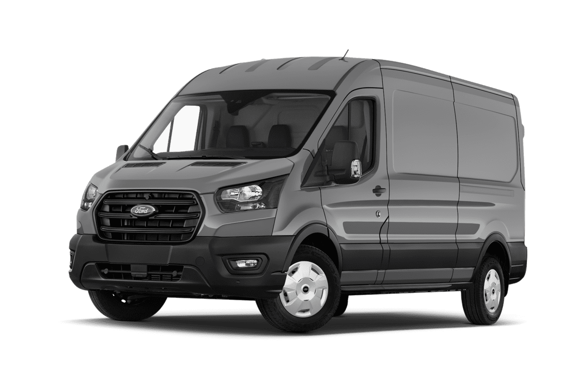 Tiefe, schräge Heckansicht eines Ford Transit Kastenwagen, freigestellt