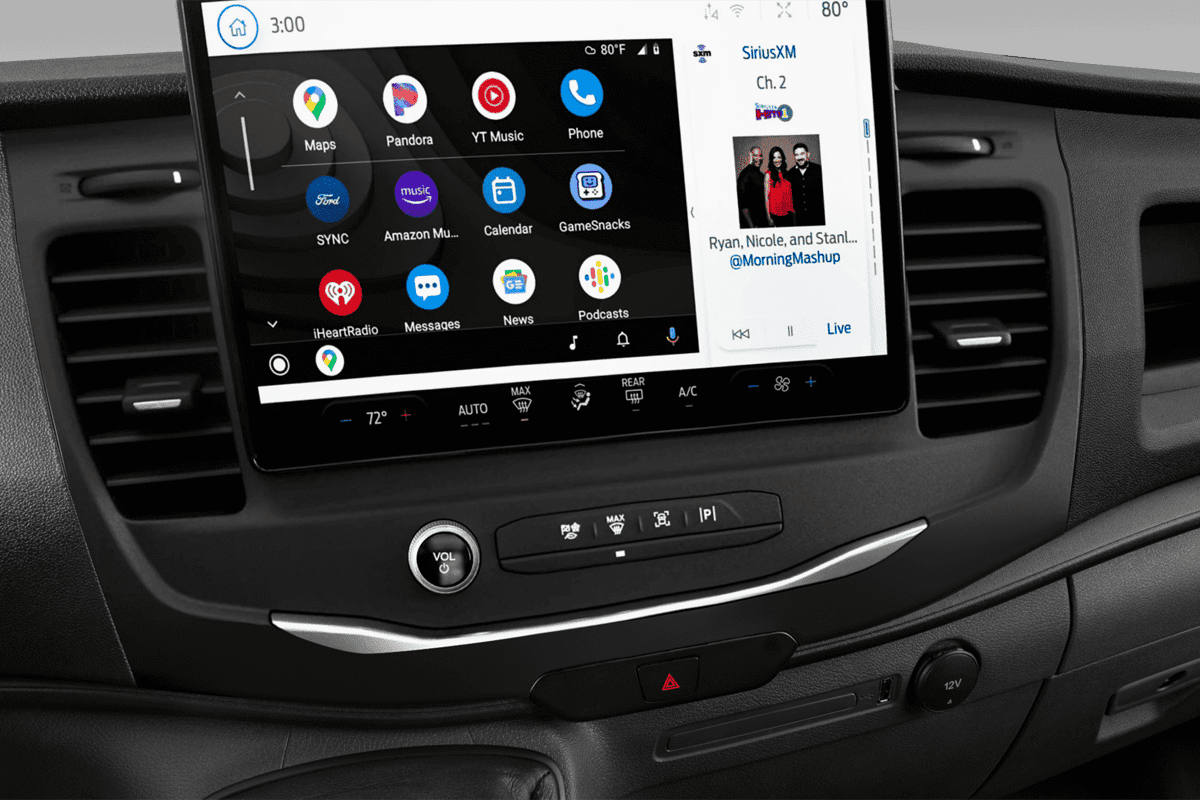 Mittelkonsole eines Ford Transit Kastenwagen