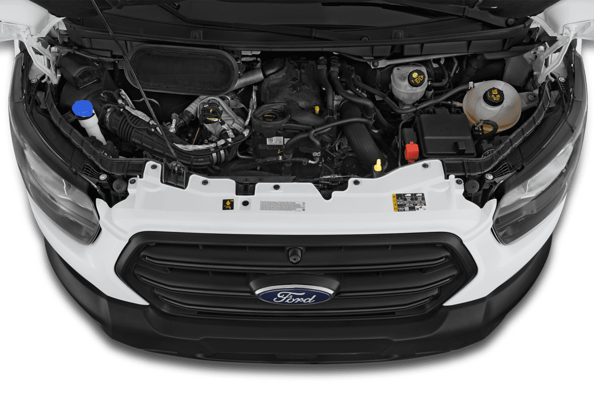 Motorraum eines Ford Transit Fahrgestell 