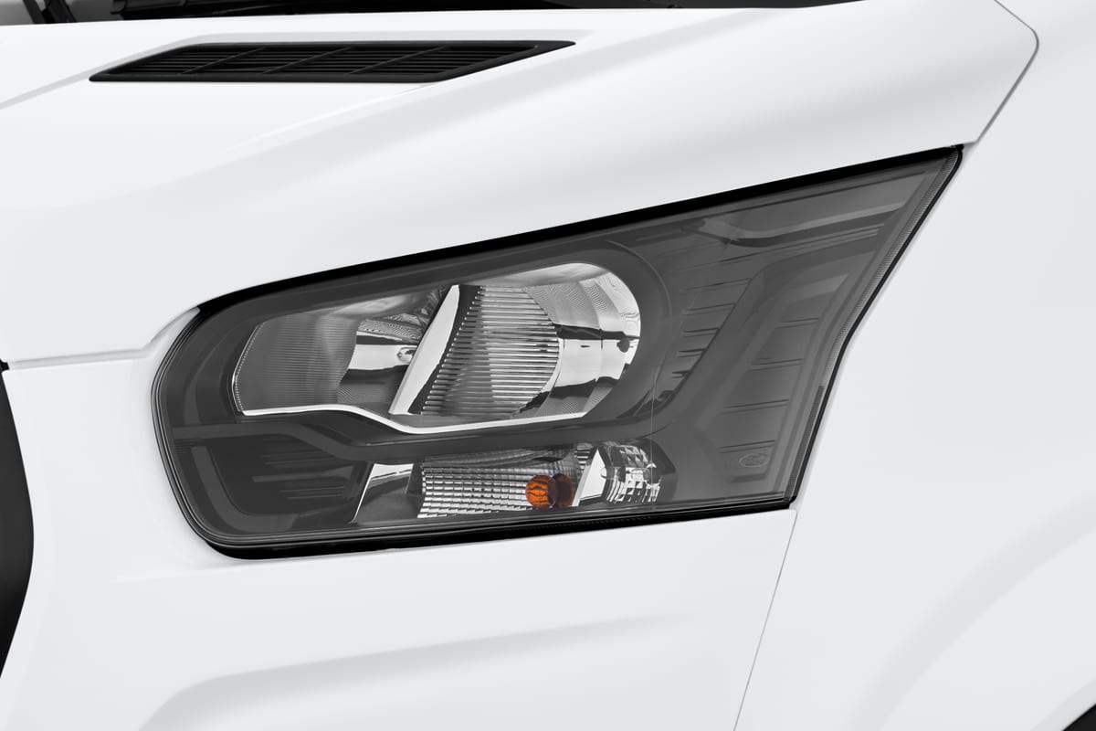 Frontscheinwerfer eines Ford Transit Fahrgestell 