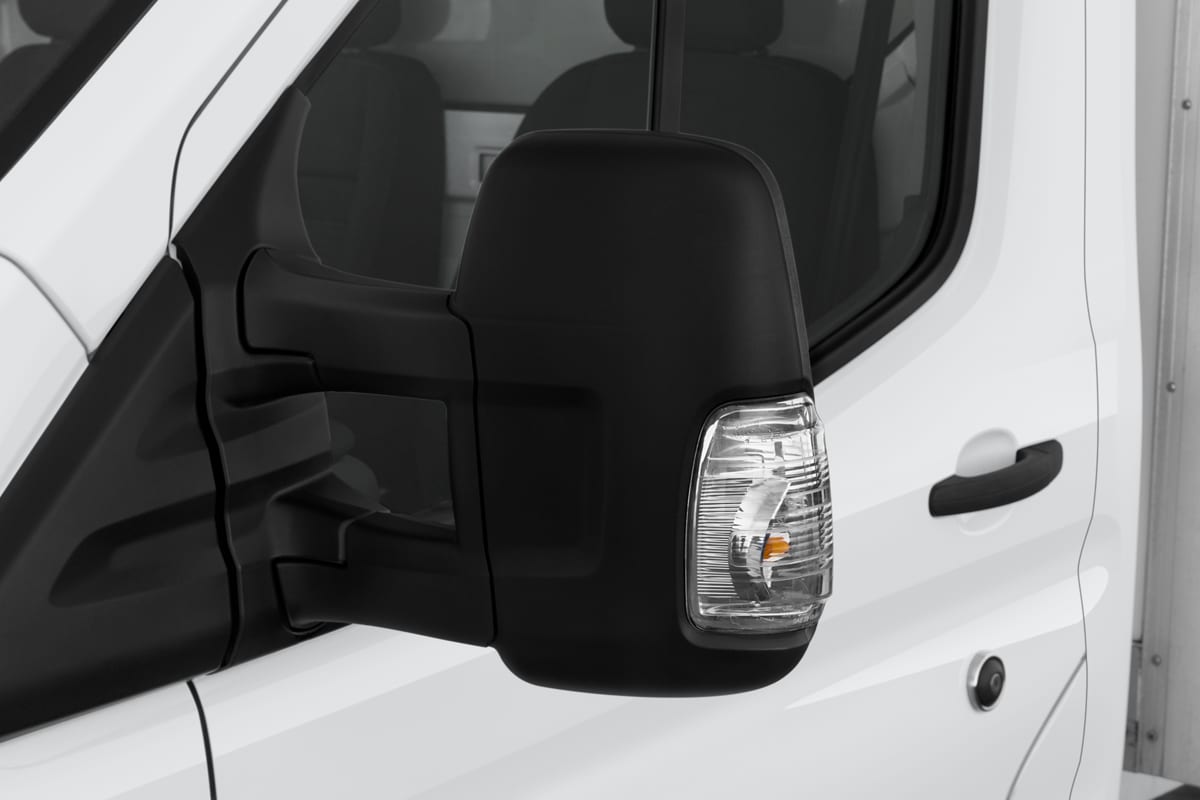 Rückspiegel eines Ford Transit Fahrgestell 