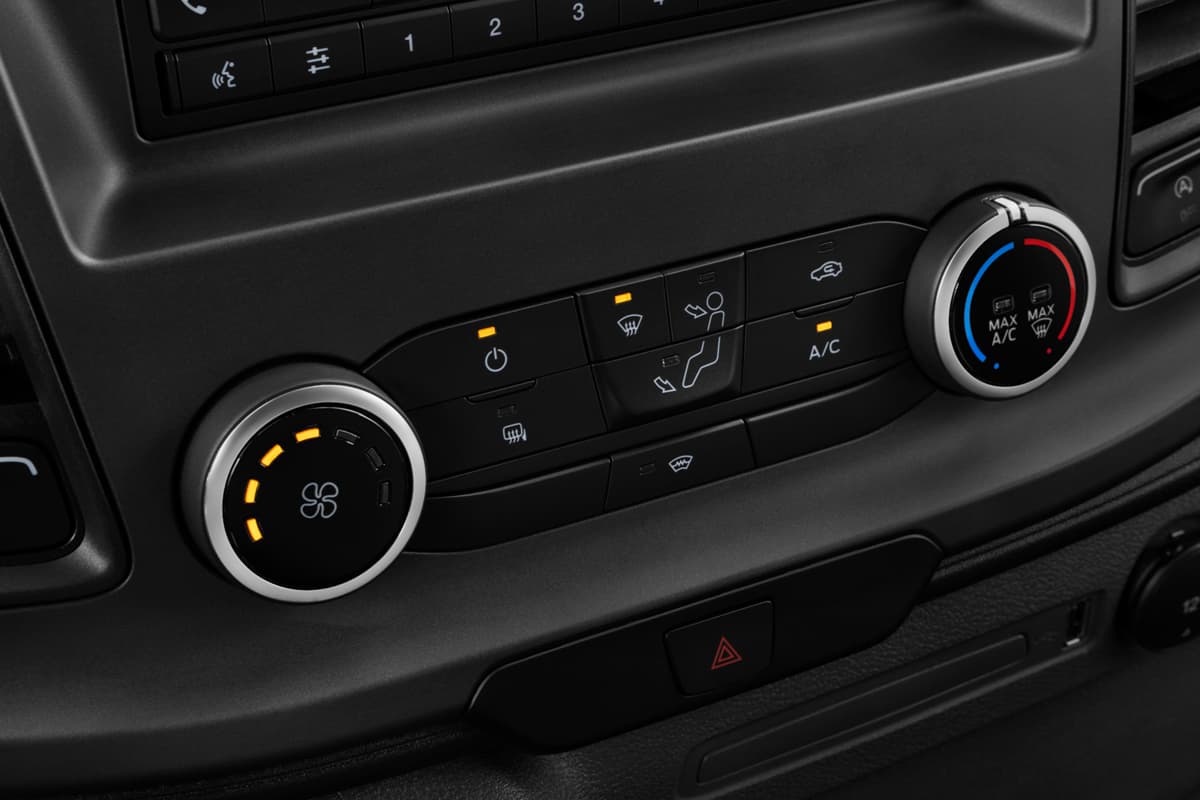 Klimasteuerung eines Ford Transit Fahrgestell 