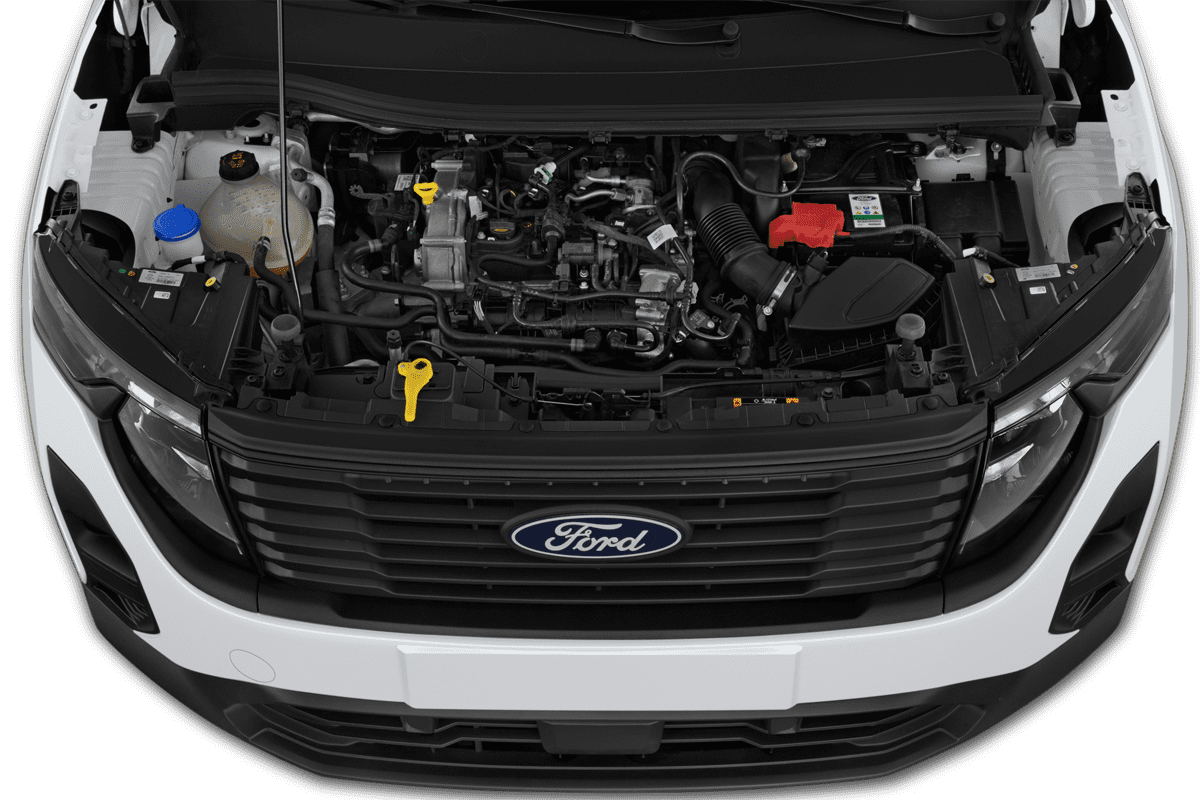 Motorraum eines Ford Transit Courier Kastenwagen 