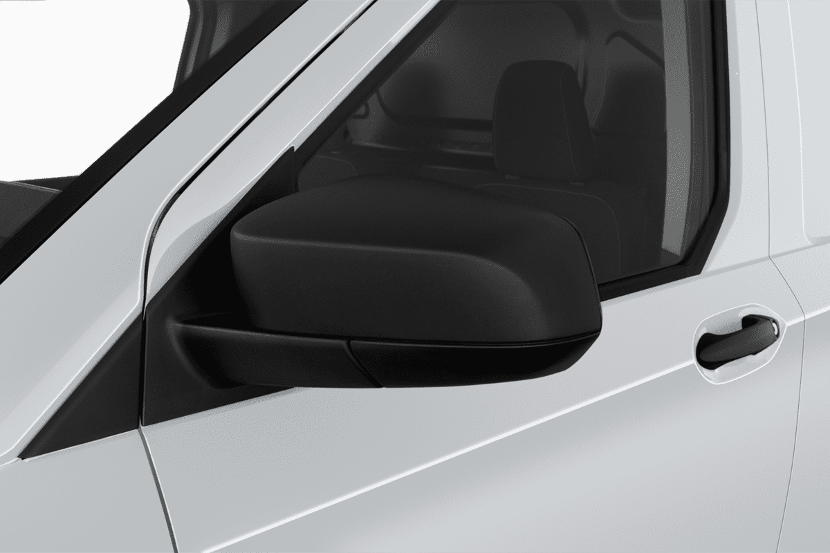 Rückspiegel eines Ford Transit Courier Kastenwagen 