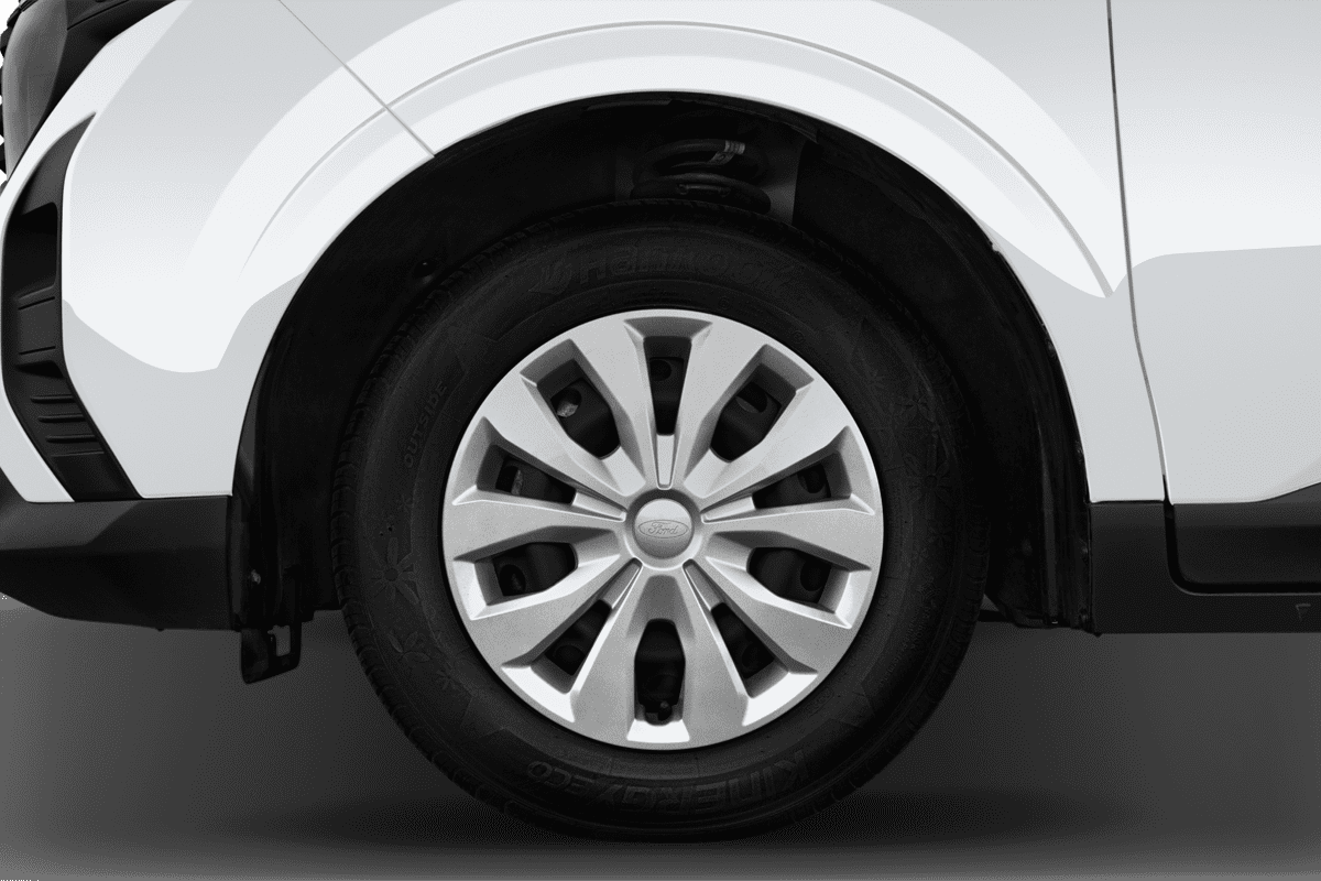 Radkappe oder Felge eines Ford Transit Courier Kastenwagen 