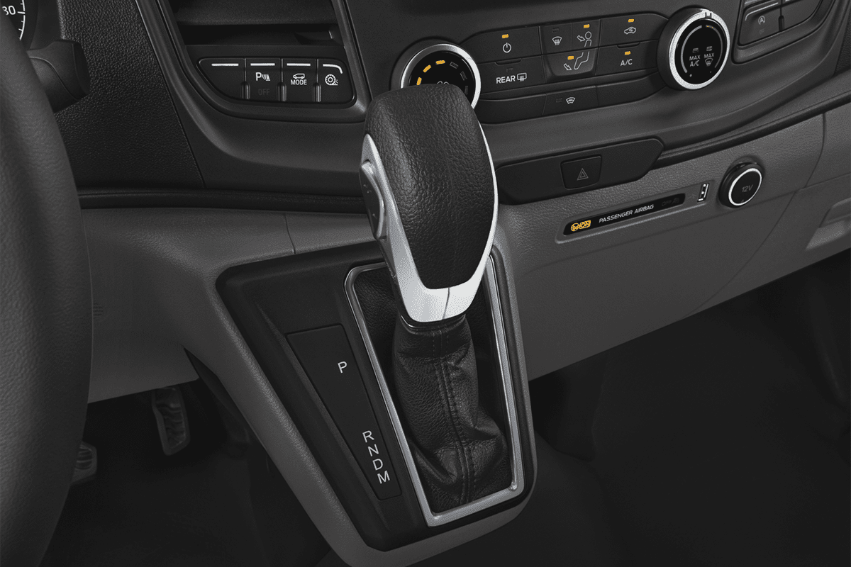 Schaltknüppel eines Ford Transit Custom Kombi 