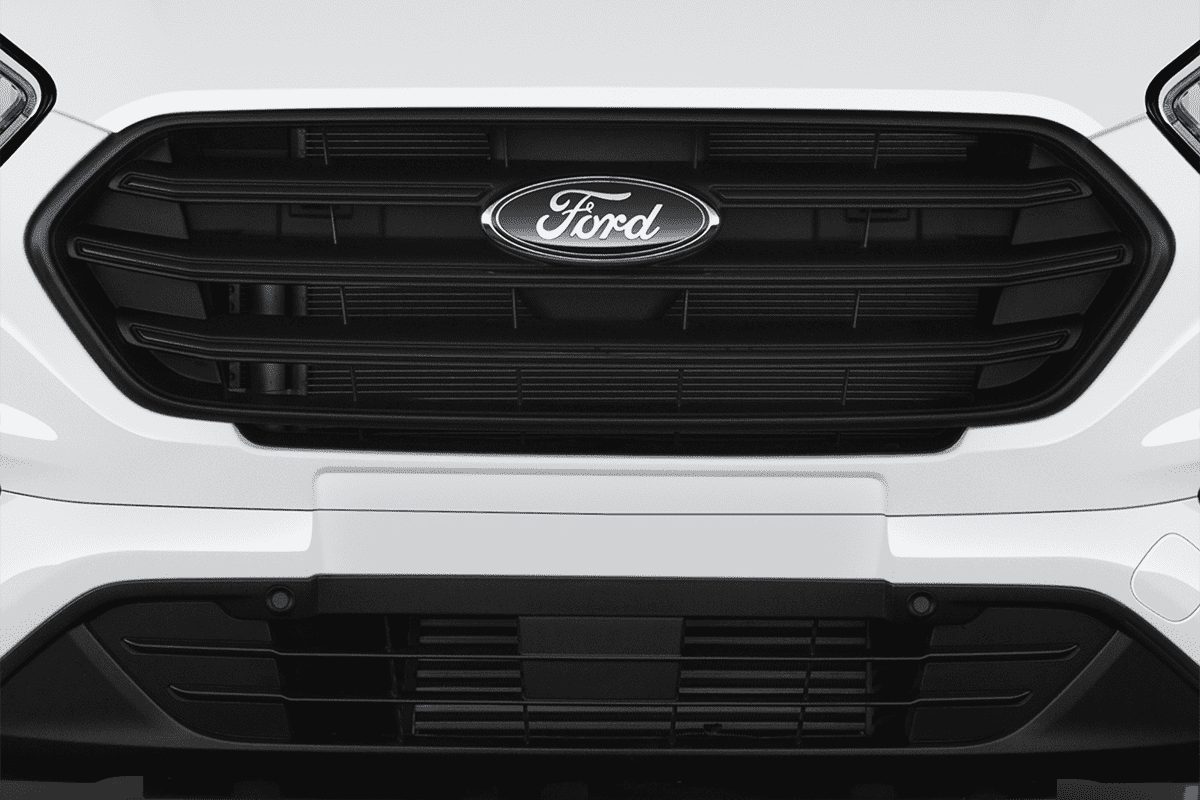 Kühlergrill eines Ford Transit Custom Kombi 