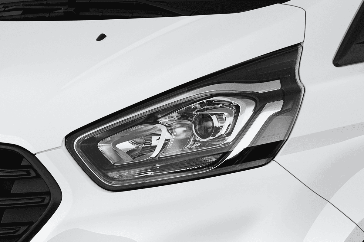 Frontscheinwerfer eines Ford Transit Custom Kombi 