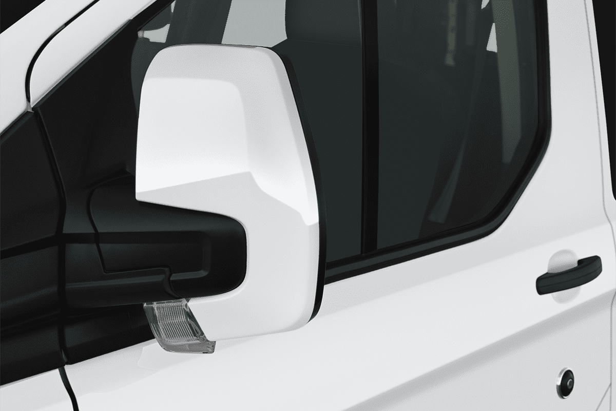 Rückspiegel eines Ford Transit Custom Kombi 