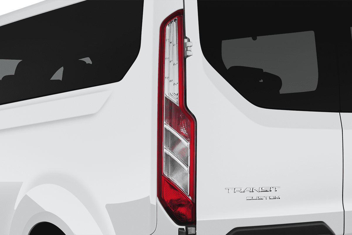 Heckleuchten eines Ford Transit Custom Kombi 