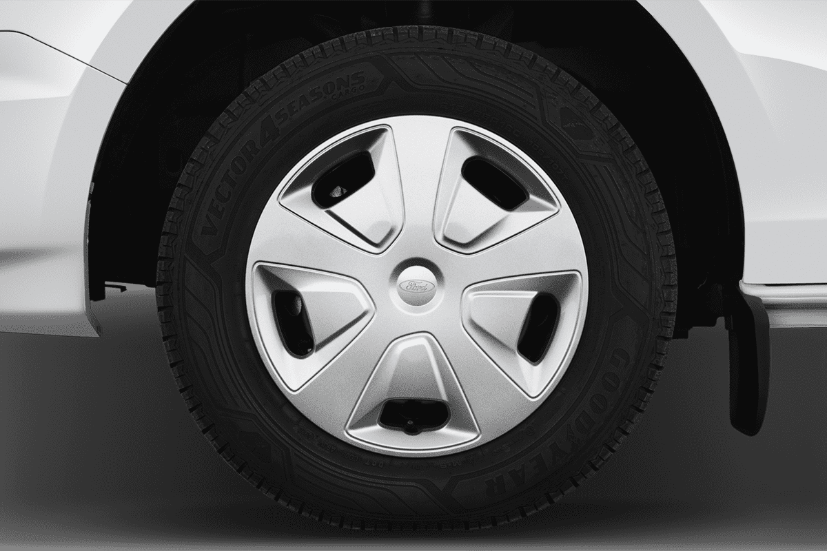 Radkappe oder Felge eines Ford Transit Custom Kombi 