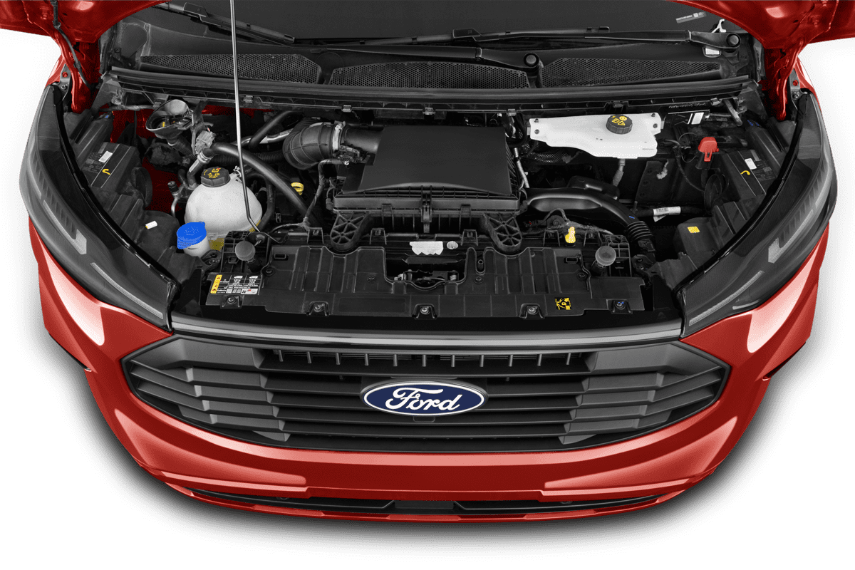 Motorraum eines Ford Transit Custom Kastenwagen