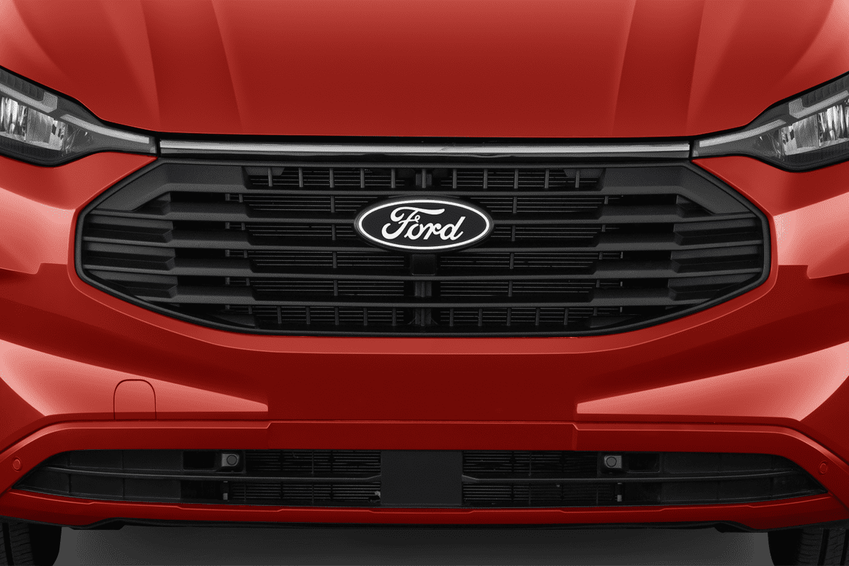 Kühlergrill eines Ford Transit Custom Kastenwagen