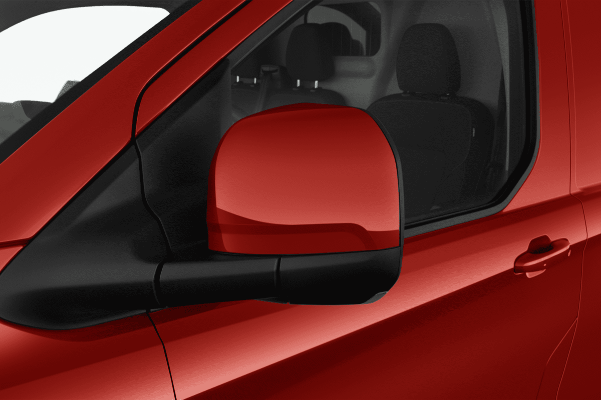 Rückspiegel eines Ford Transit Custom Kastenwagen