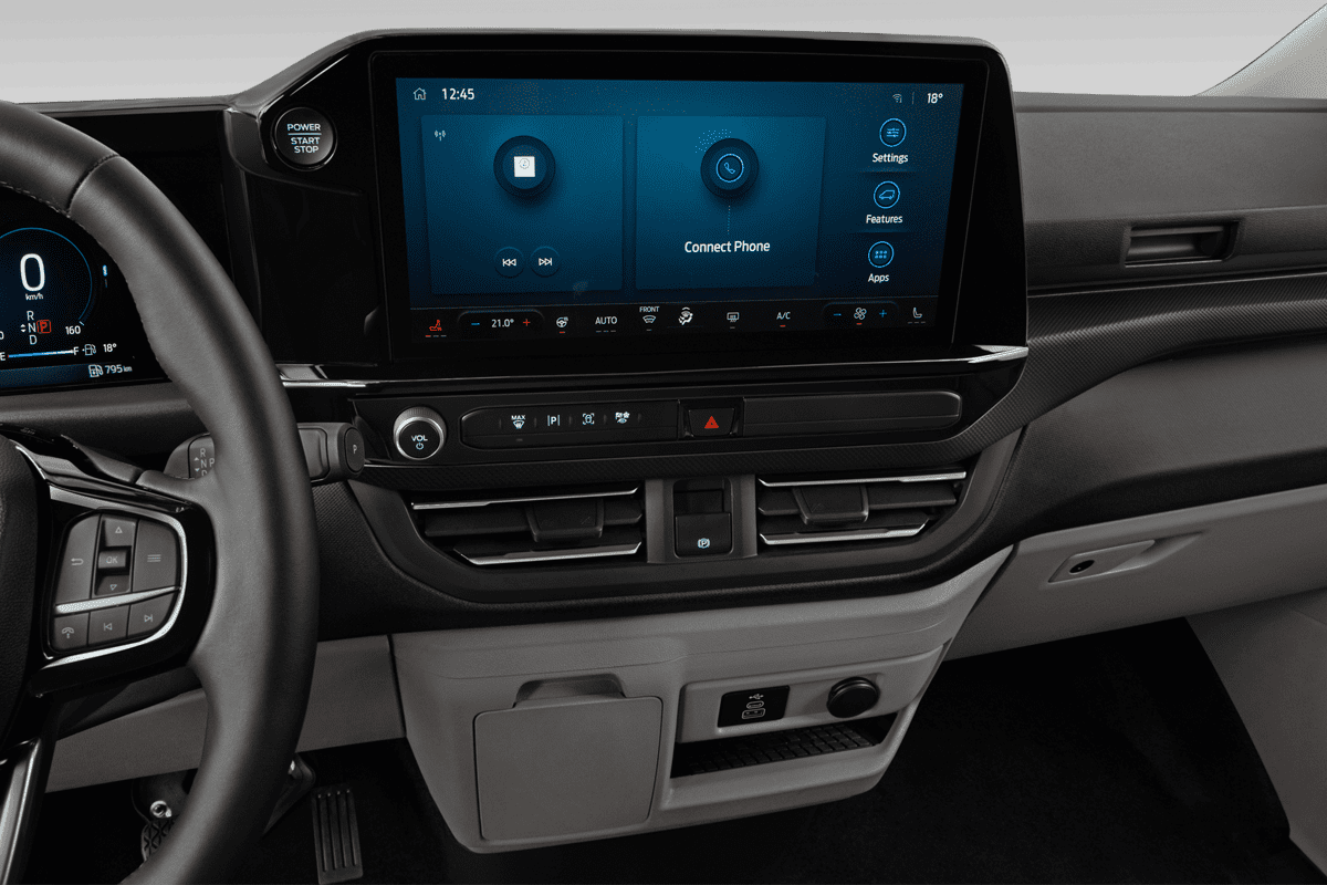 Mittelkonsole eines Ford Transit Custom Kombi Plug-In-Hybrid