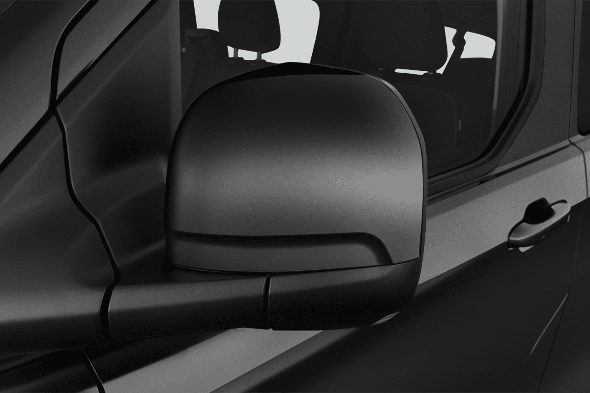 Rückspiegel eines Ford Transit Custom Kombi Plug-In-Hybrid