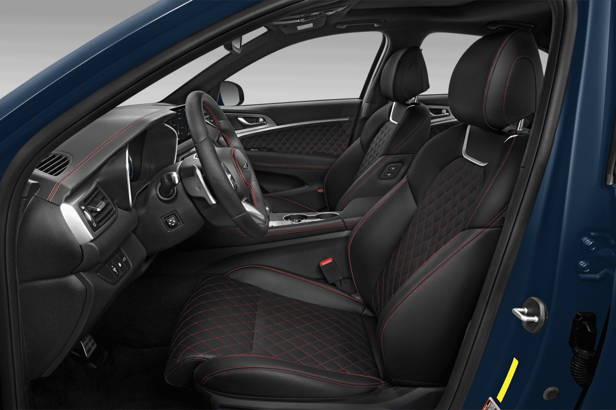 Vordersitze eines Genesis G70