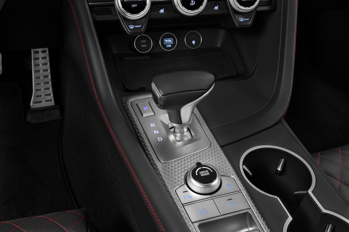 Schaltknüppel eines Genesis G70