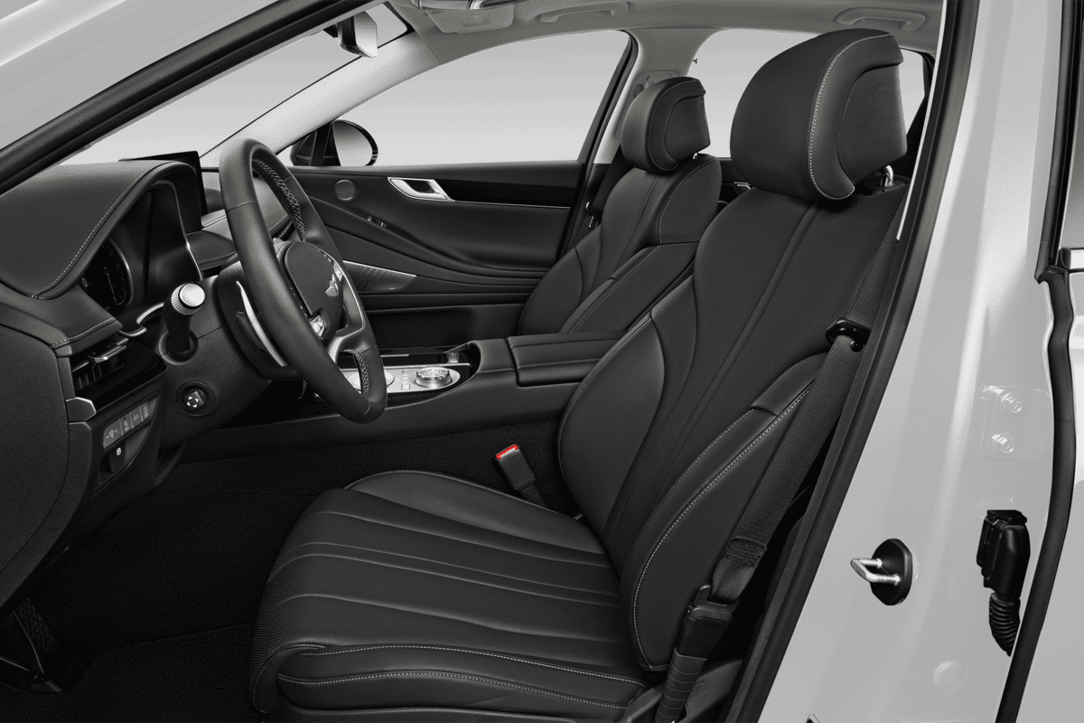 Vordersitze eines Genesis G80