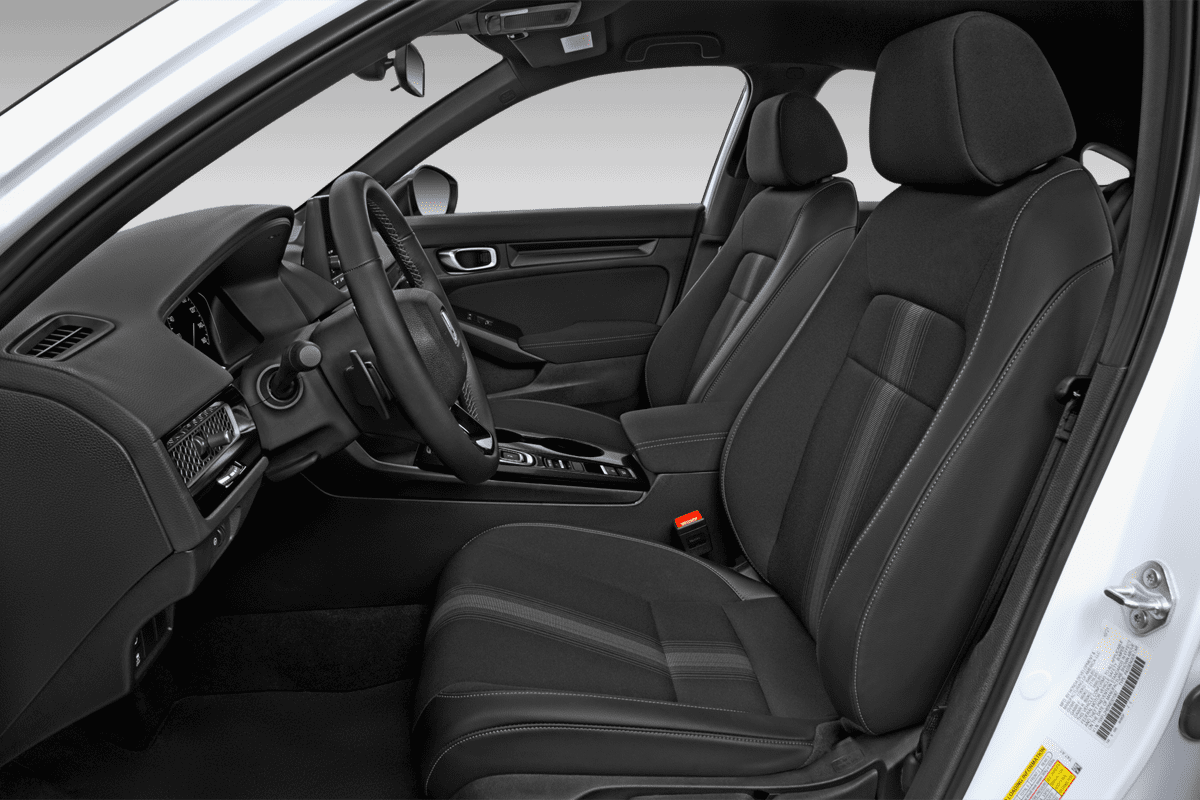 Vordersitze eines Honda Civic e:HEV