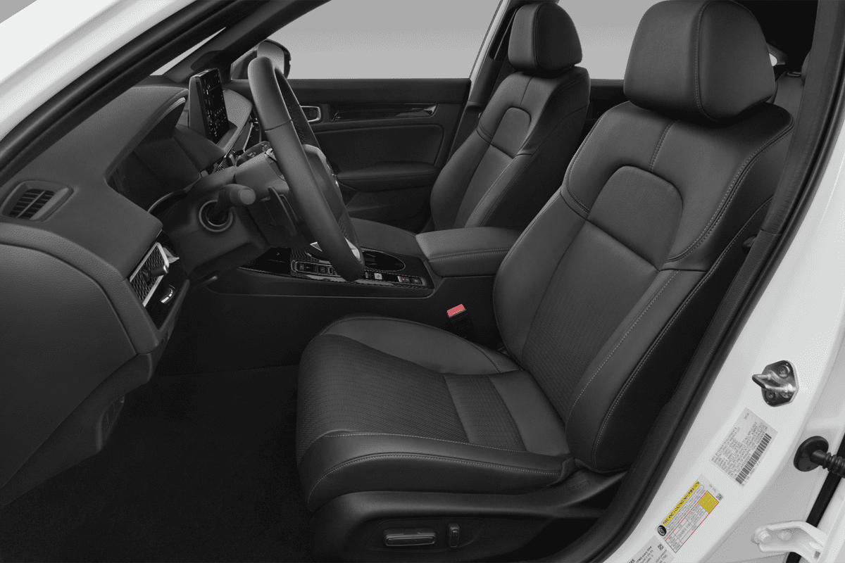 Vordersitze eines Honda Civic e:HEV