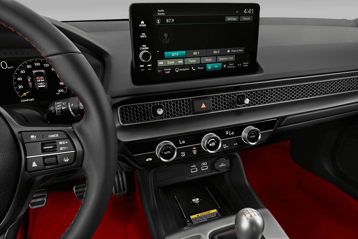 Mittelkonsole eines Honda Civic Type R 