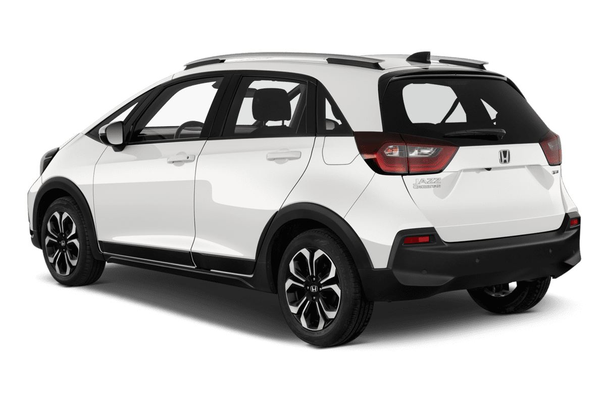 Schräge Heckansicht eines Honda Jazz e:HEV, freigestellt