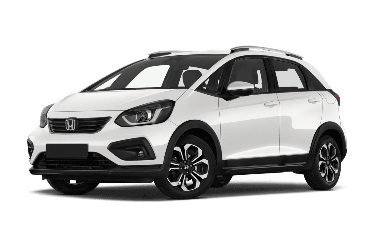 Tiefe, schräge Heckansicht eines Honda Jazz e:HEV, freigestellt