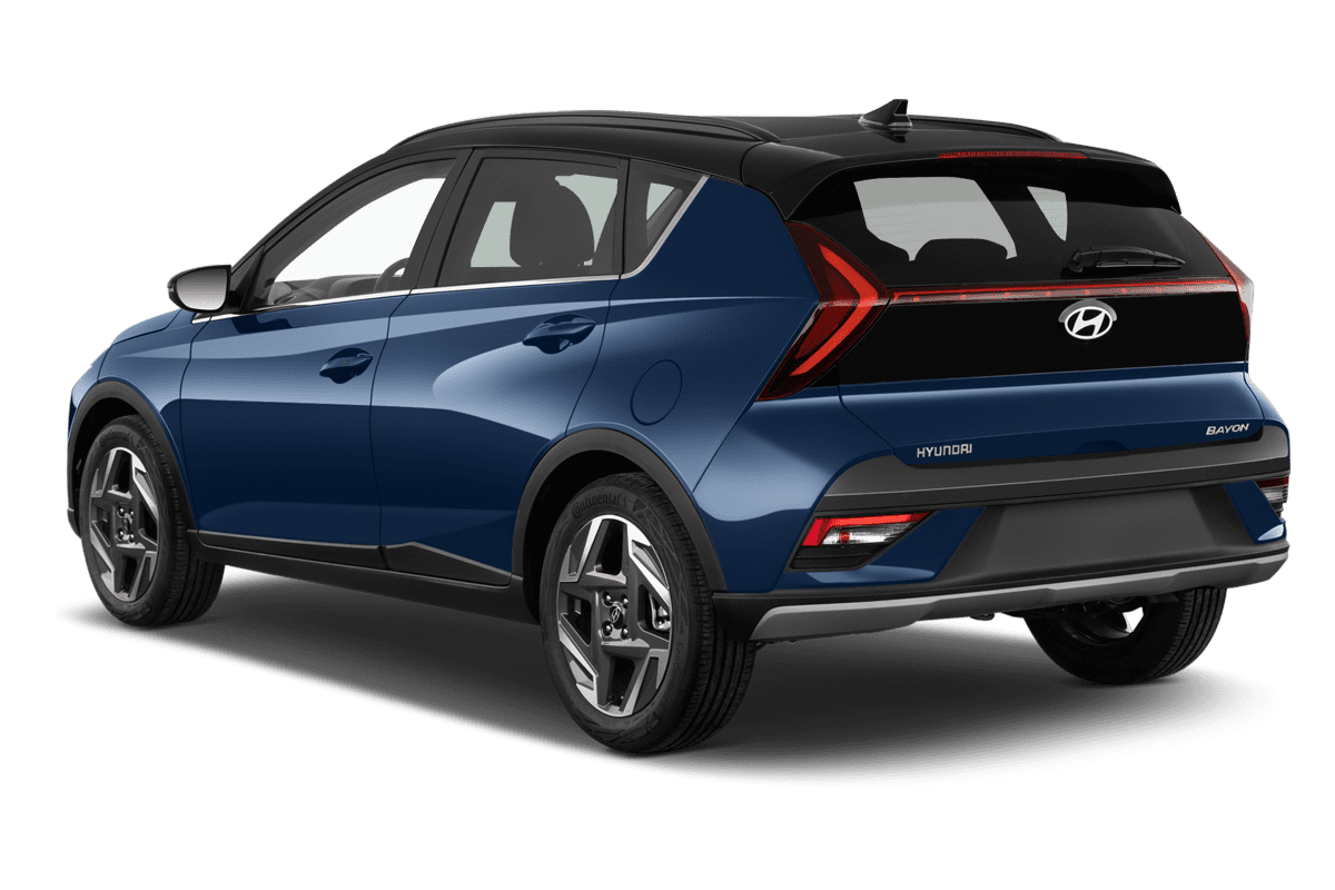 Schräge Heckansicht eines Hyundai Bayon, freigestellt