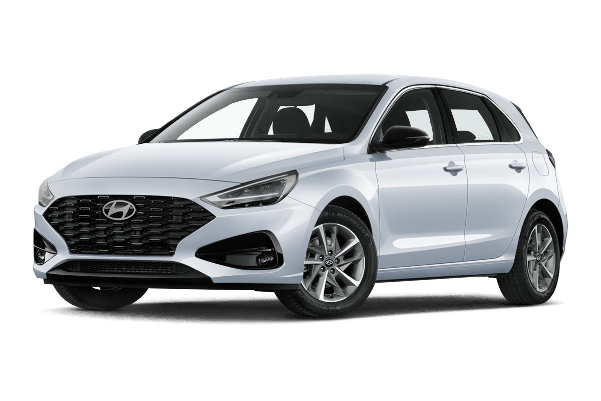 Tiefe, schräge Heckansicht eines Hyundai i30 (neues Modell), freigestellt