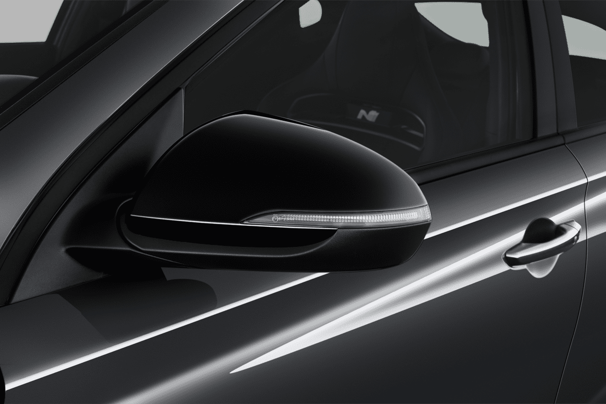 Rückspiegel eines Hyundai i30 N Fastback