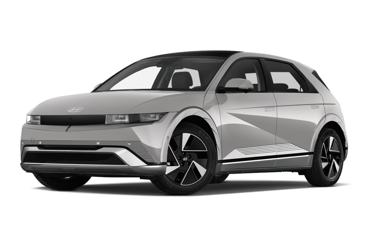 Tiefe, schräge Heckansicht eines Hyundai Ioniq 5 (neues Modell), freigestellt