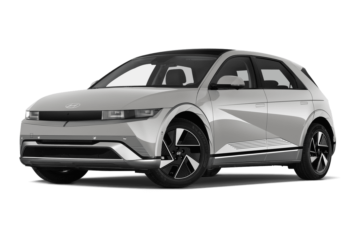 Tiefe, schräge Heckansicht eines Hyundai Ioniq 5, freigestellt