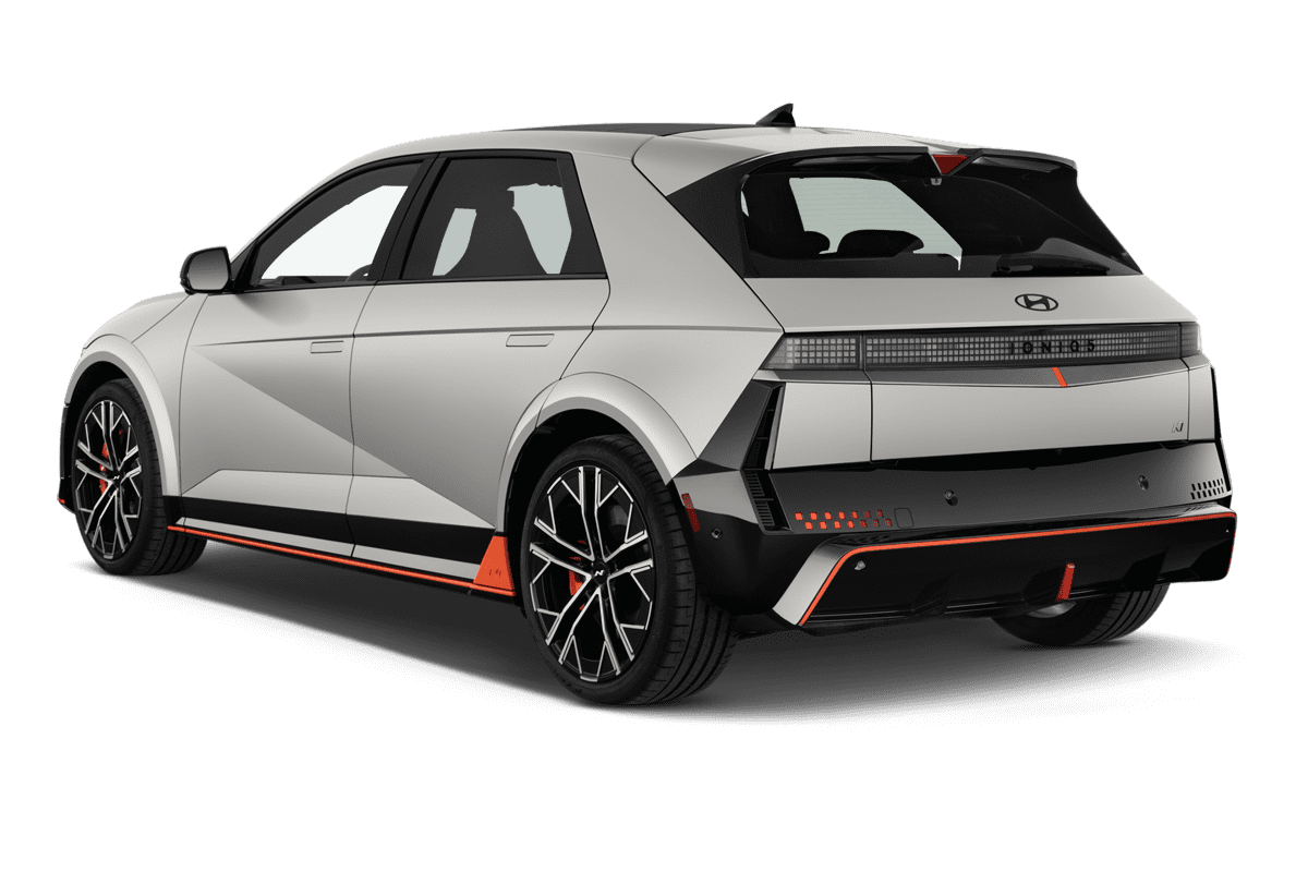 Schräge Heckansicht eines Hyundai Ioniq 5 N (neues Modell), freigestellt