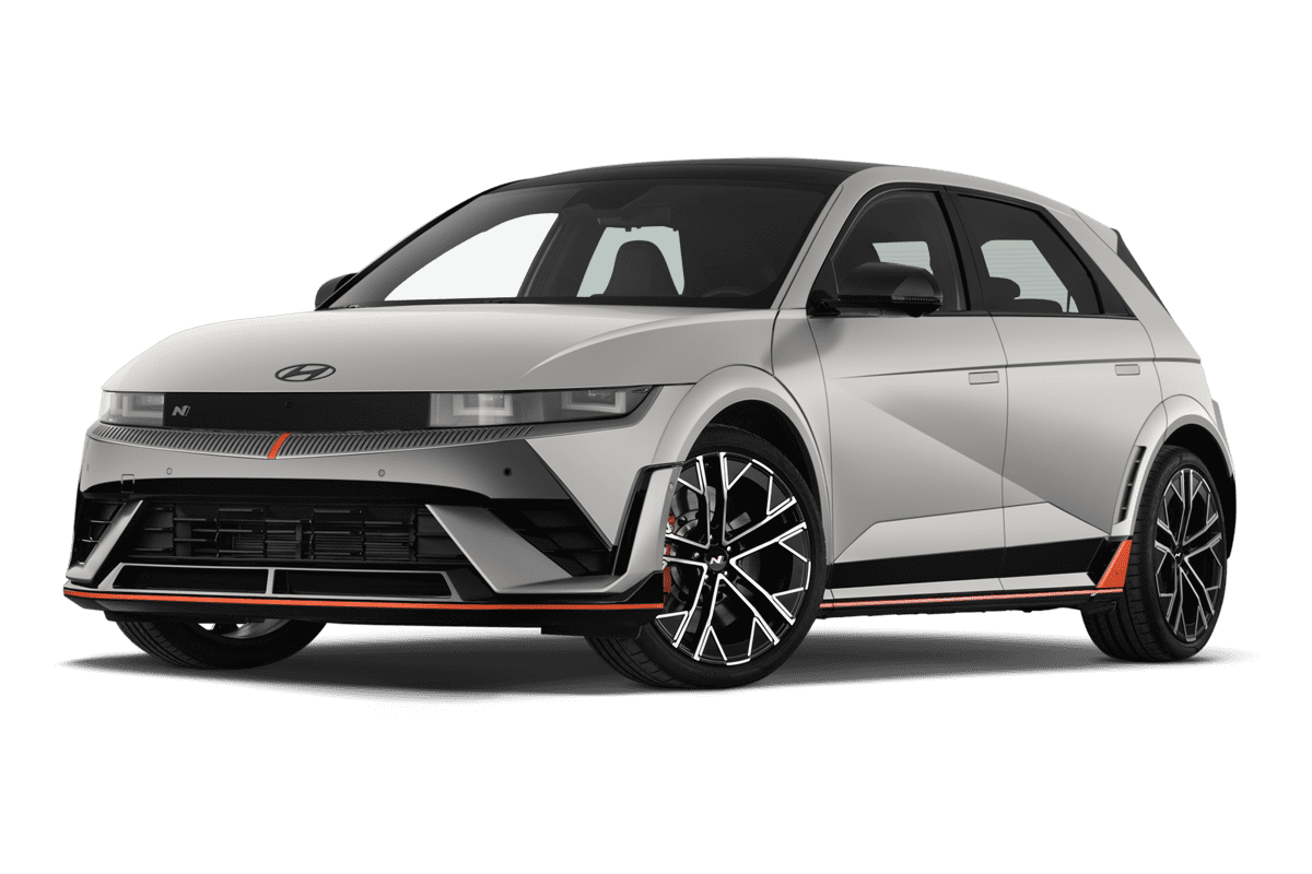 Tiefe, schräge Heckansicht eines Hyundai Ioniq 5 N (neues Modell), freigestellt