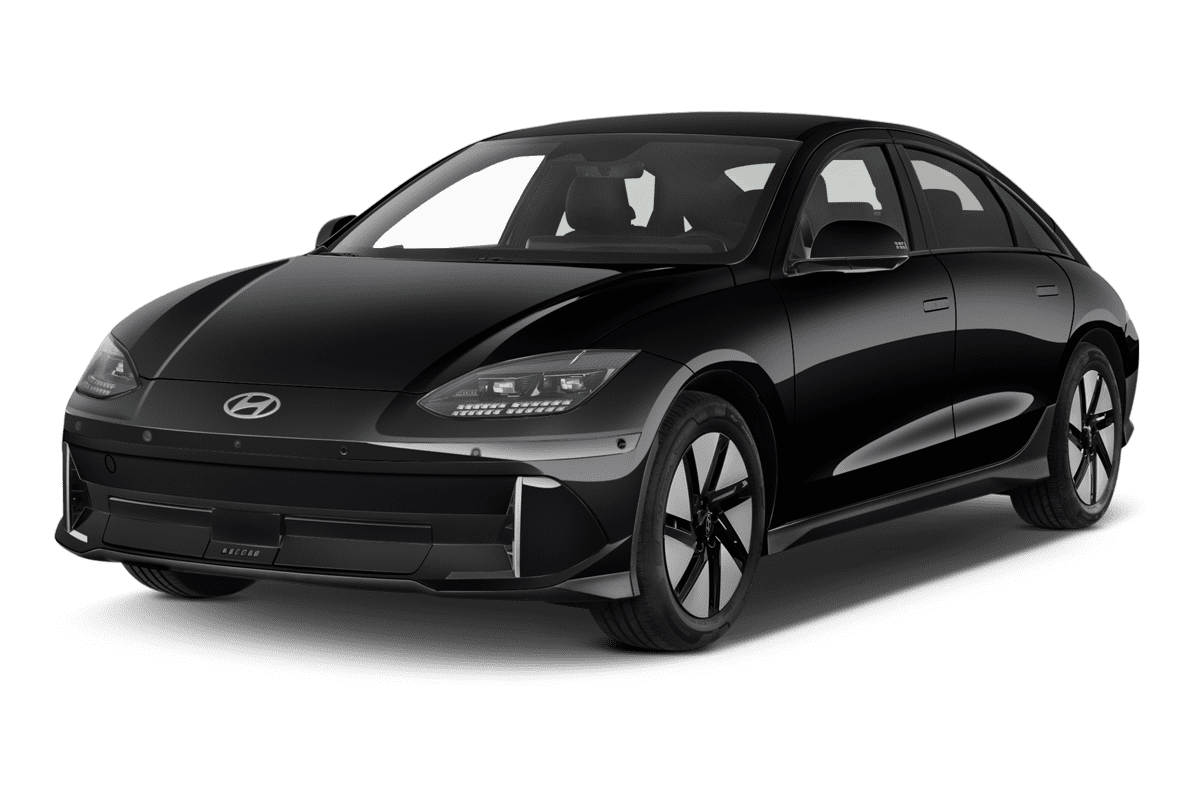 Schräge Frontansicht eines Hyundai Ioniq 6, freigestellt