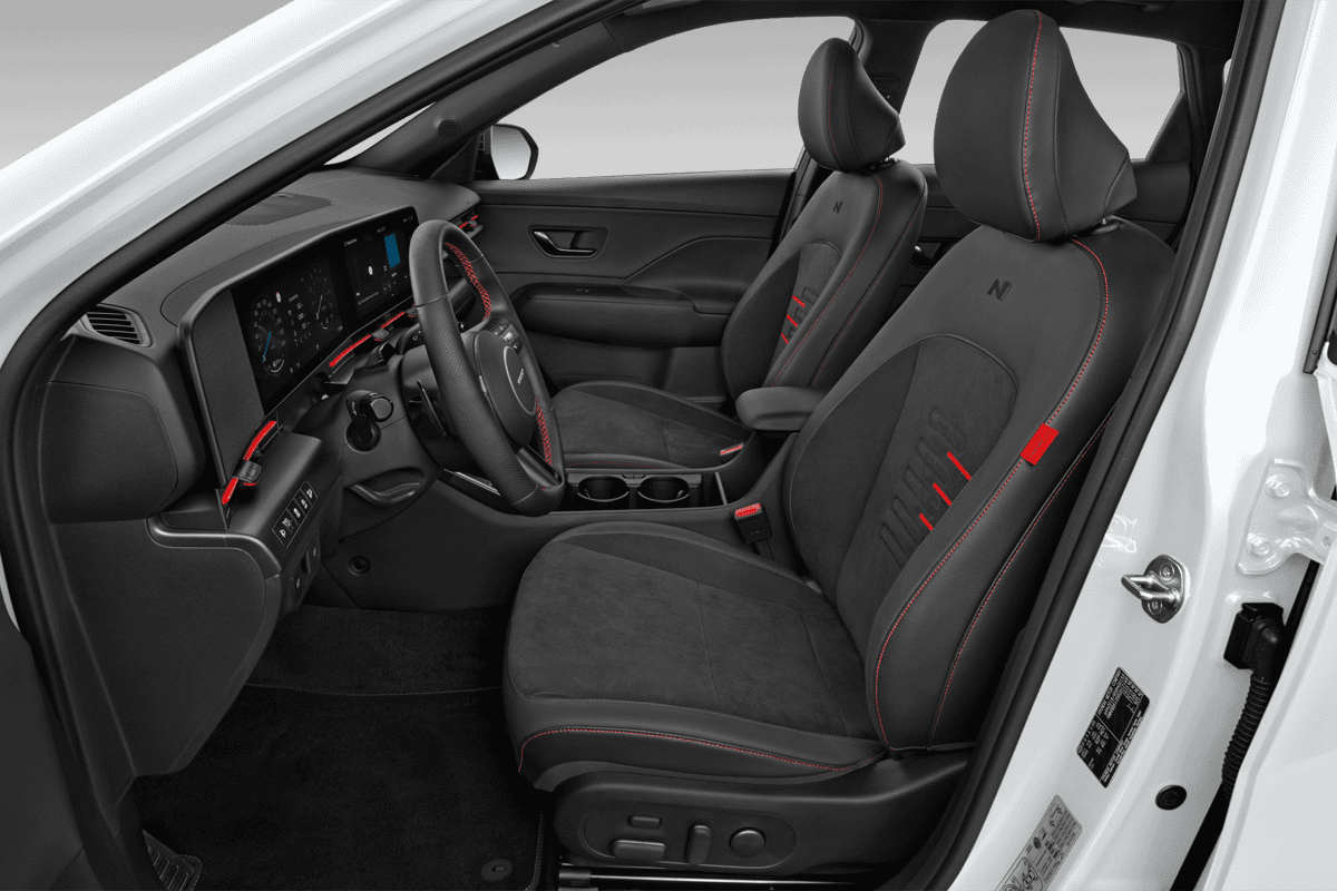 Vordersitze eines Hyundai Kona