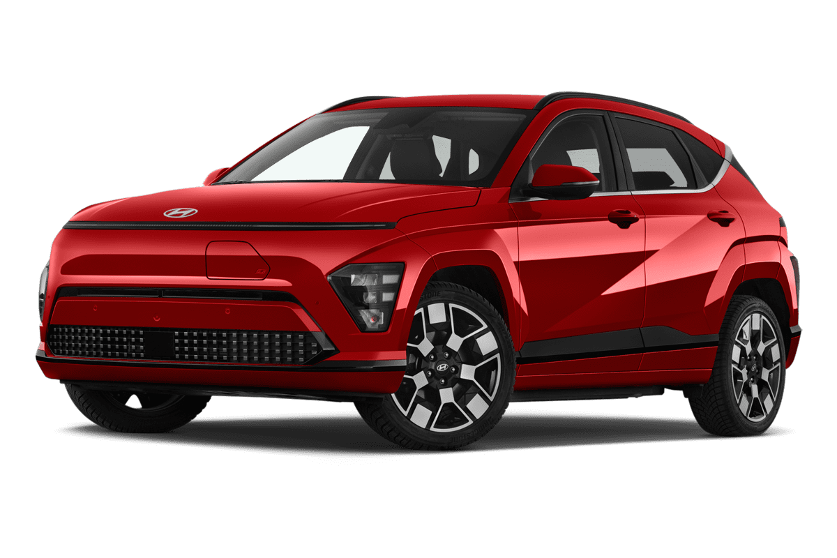 Tiefe, schräge Heckansicht eines Hyundai Kona Elektro, freigestellt