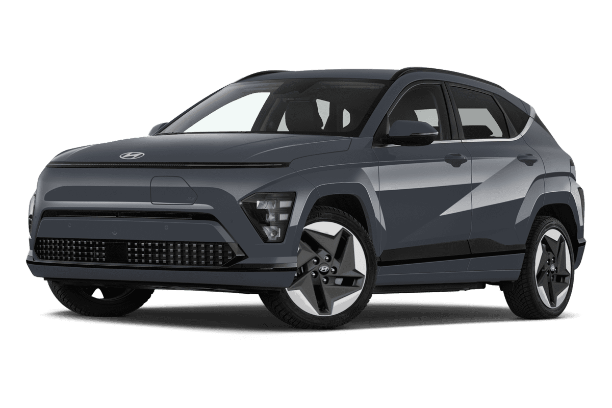 Tiefe, schräge Heckansicht eines Hyundai Kona Elektro, freigestellt