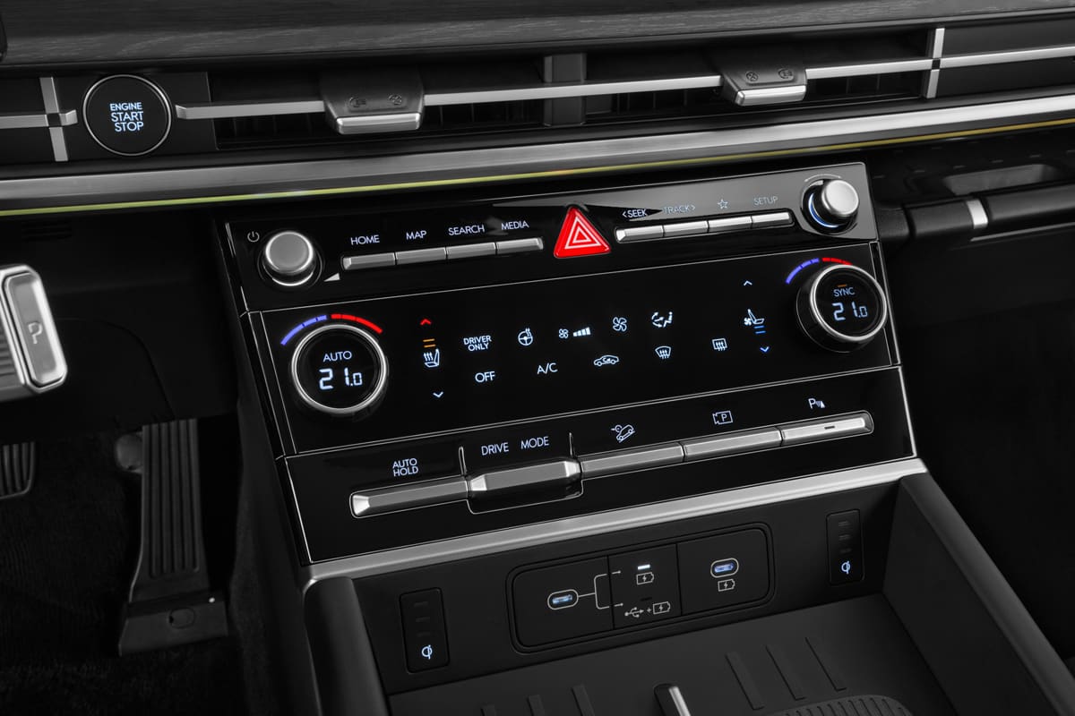 Klimasteuerung eines Hyundai Santa Fe Hybrid