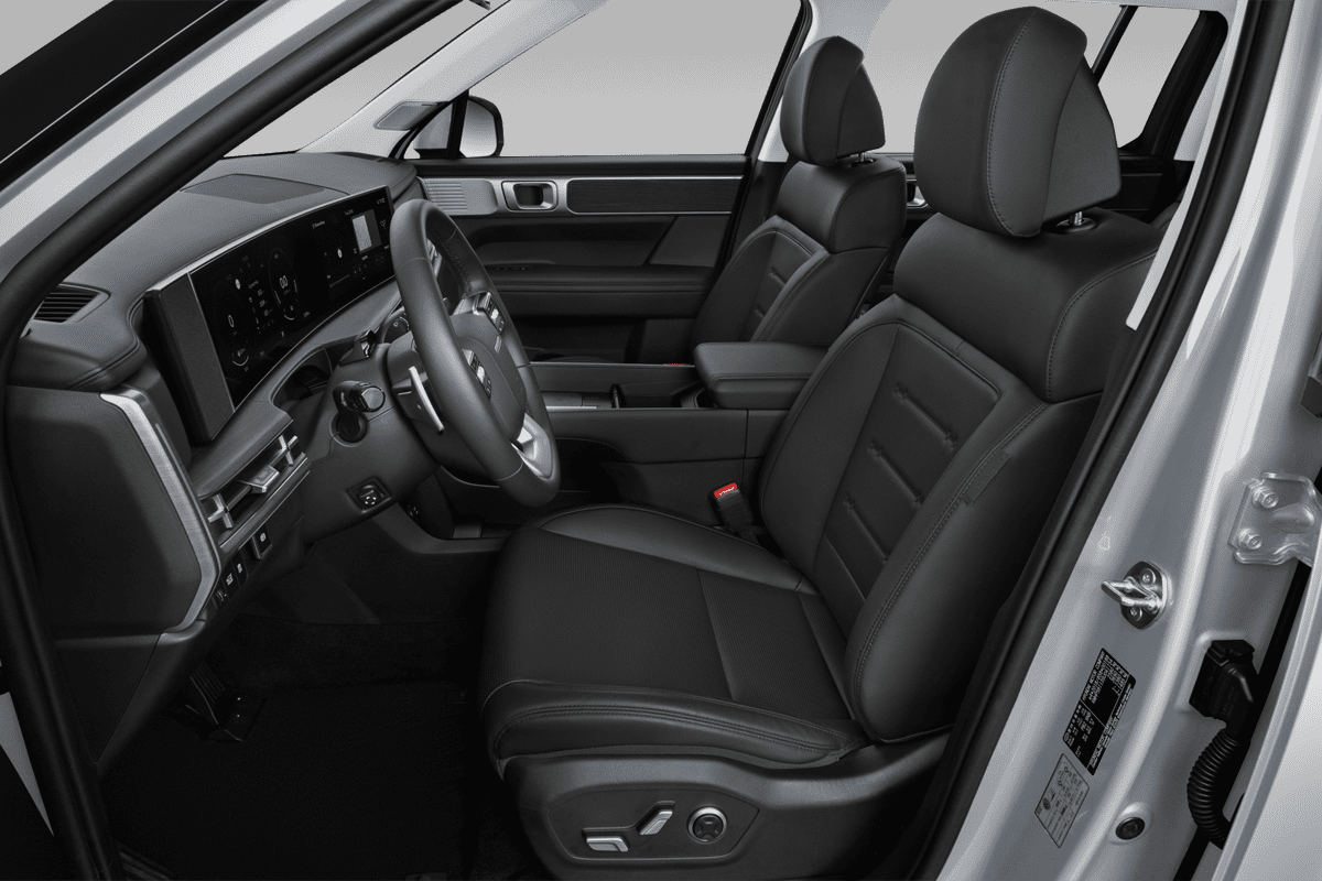 Vordersitze eines Hyundai Santa Fe Hybrid