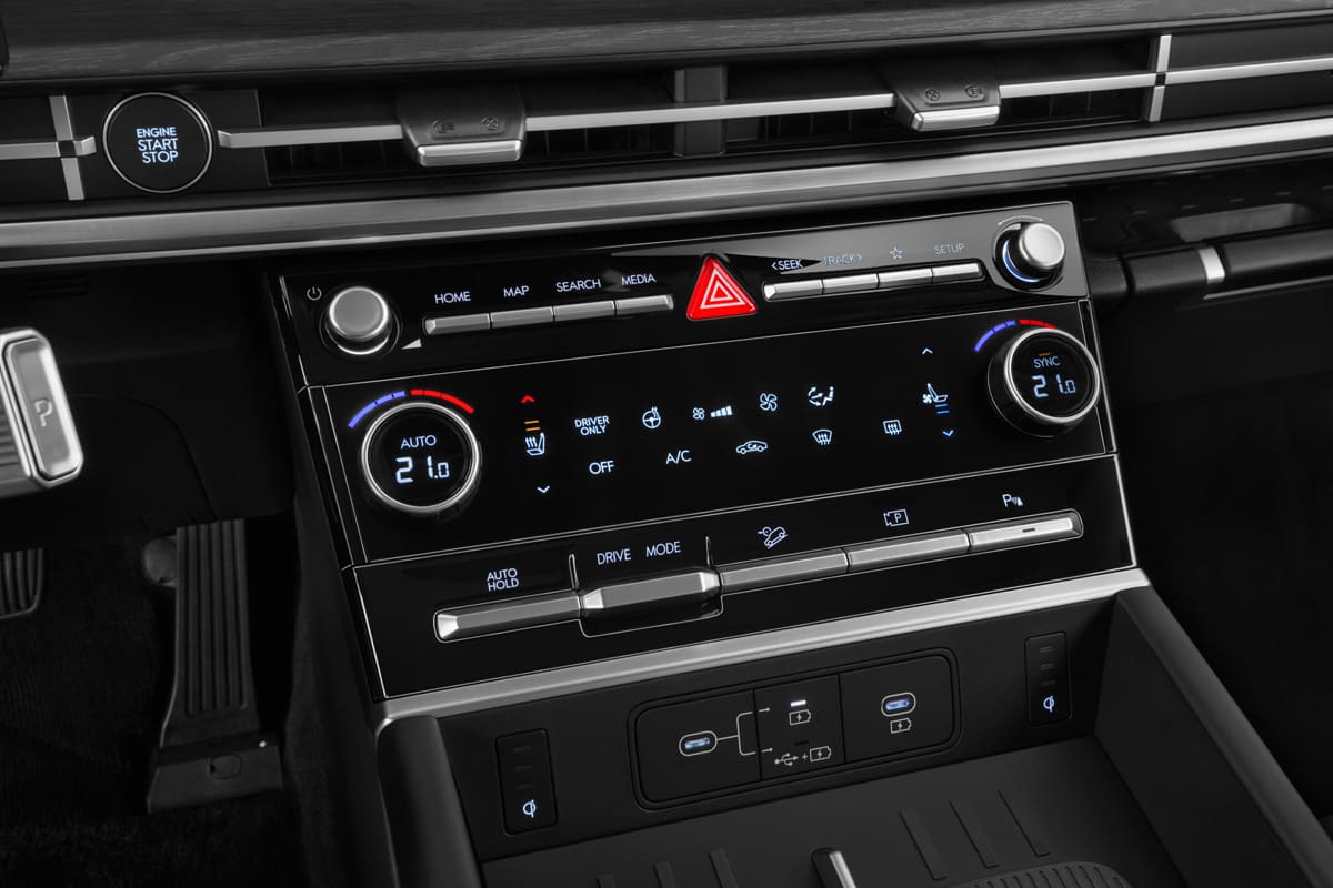 Klimasteuerung eines Hyundai Santa Fe Hybrid