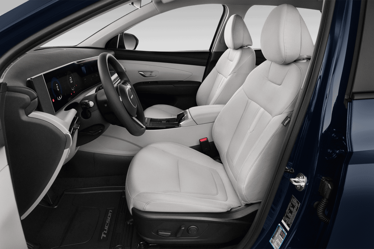 Vordersitze eines Hyundai Tucson Hybrid (neues Modell)
