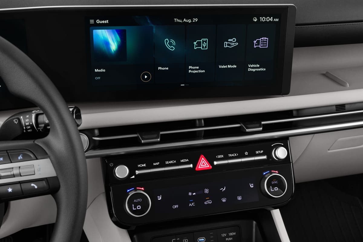 Mittelkonsole eines Hyundai Tucson Hybrid (neues Modell)