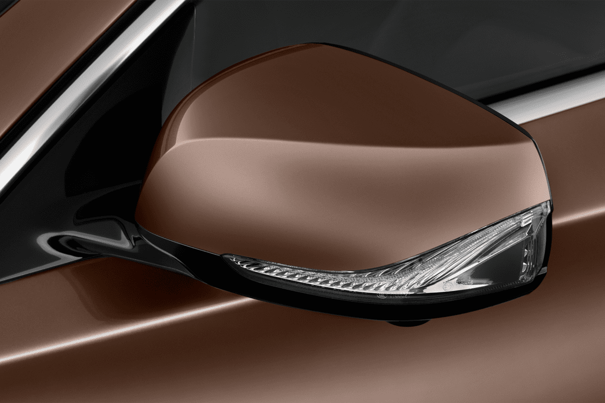 Rückspiegel eines Infiniti Q30