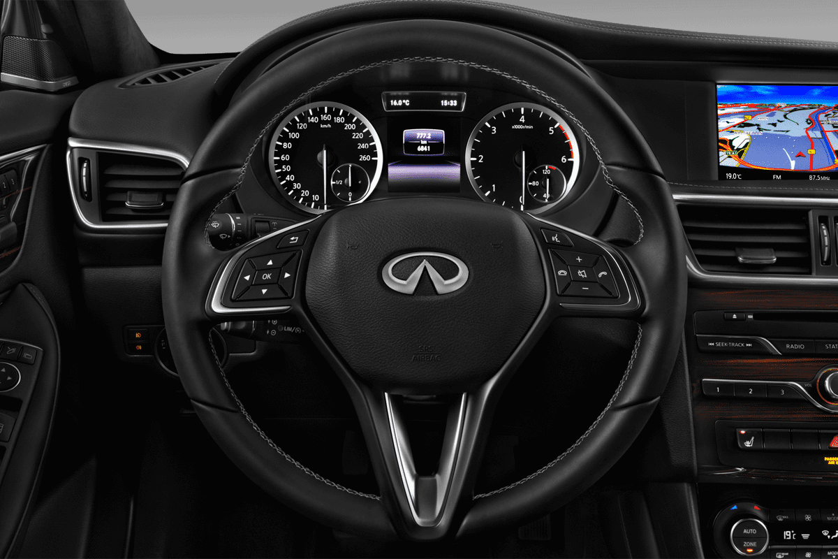 Lenkrad eines Infiniti Q30