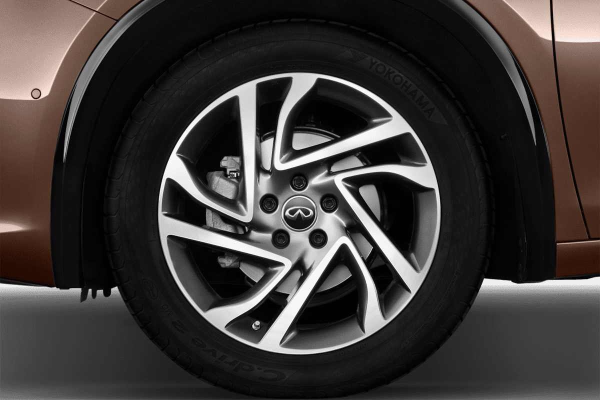 Radkappe oder Felge eines Infiniti Q30