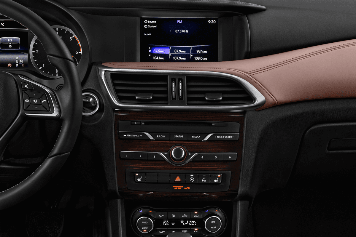 Mittelkonsole eines Infiniti QX30