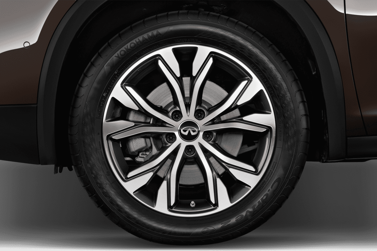 Radkappe oder Felge eines Infiniti QX30